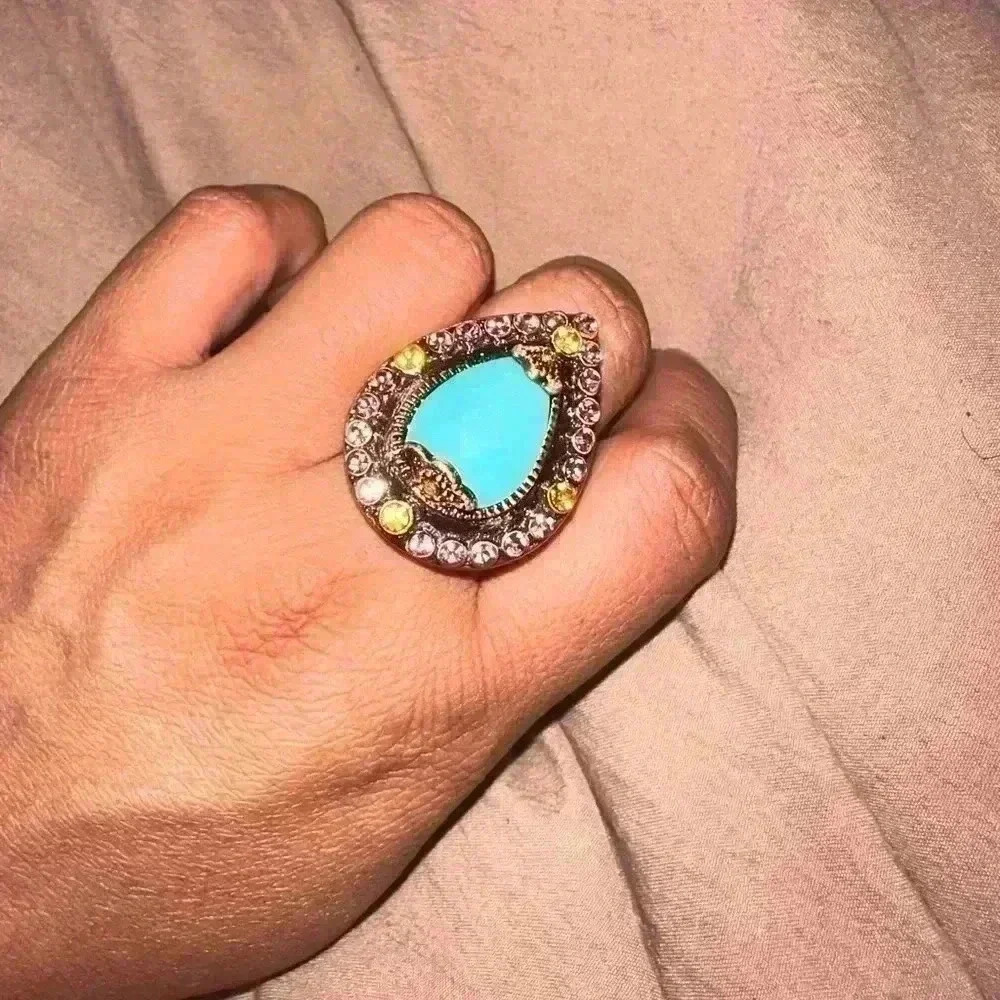 Fashion ring size 9 - Picture 2 of 8